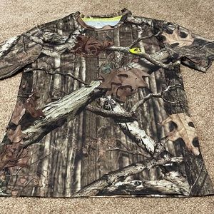 Missy Oak Break-Up infinity men’s short sleeve shirt size M.  100% polyester